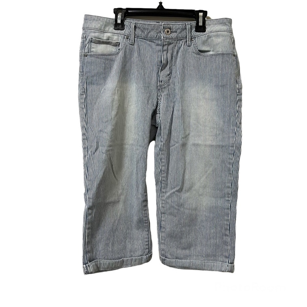Levi’s Blue & White Striped Capri Pants